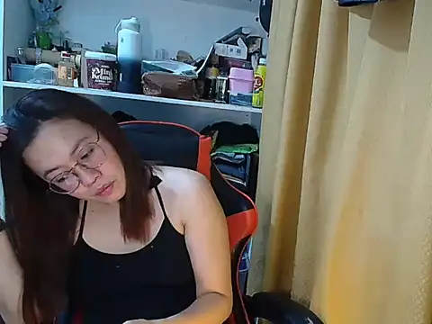 Snapshot of crizzybel chatting on April 30, 6:15 pm crizzybel online show from April 30, 6:15 pm