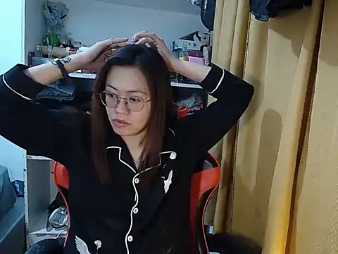 Snapshot of crizzybel chatting on May 3, 8:12 pm crizzybel online show from May 3, 8:12 pm