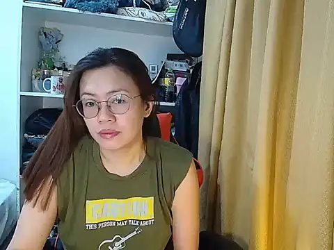 Snapshot of crizzybel chatting on April 23, 7:04 am crizzybel online show from April 23, 7:04 am