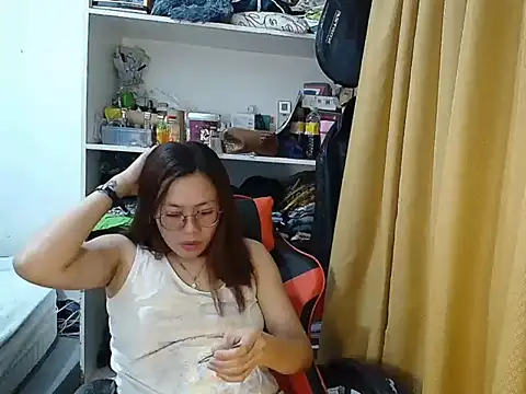 crizzybel online show from April 19, 4:19 pm