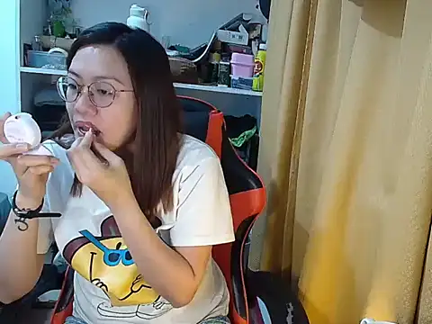 Snapshot of crizzybel chatting on May 1, 6:57 pm crizzybel online show from May 1, 6:57 pm