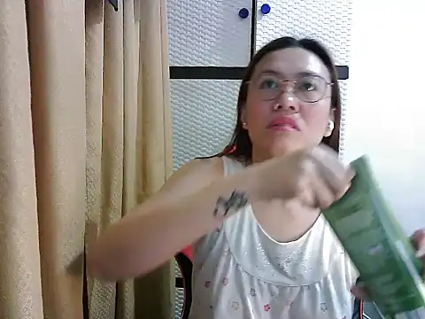crizzybel online show from October 17, 8:43 pm