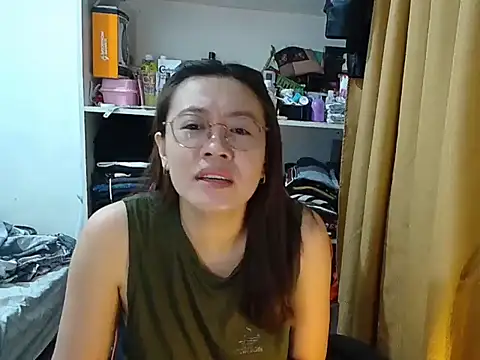 crizzybel online show from February 8, 8:50 pm