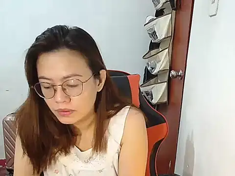 Snapshot of crizzybel chatting on May 14, 7:33 pm crizzybel online show from May 14, 7:33 pm