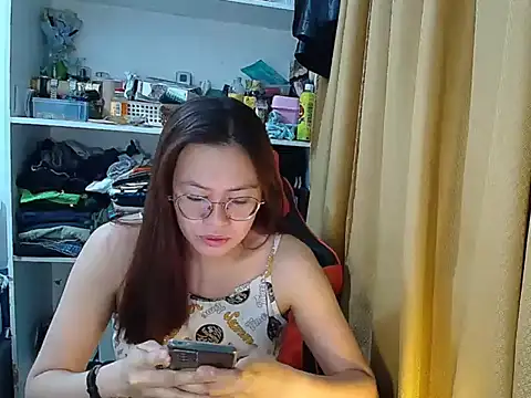 crizzybel online show from April 7, 8:21 pm