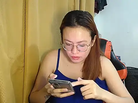 crizzybel online show from December 4, 6:51 pm