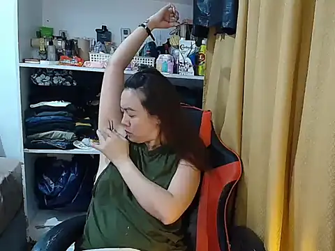 crizzybel online show from February 19, 4:48 pm