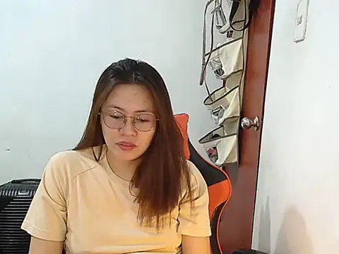 Snapshot of crizzybel chatting on May 21, 1:08 pm crizzybel online show from May 21, 1:08 pm