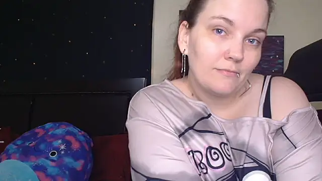 Snapshot of ToxicLilly chatting on October 18, 8:27 am ToxicLilly online show from October 18, 8:27 am