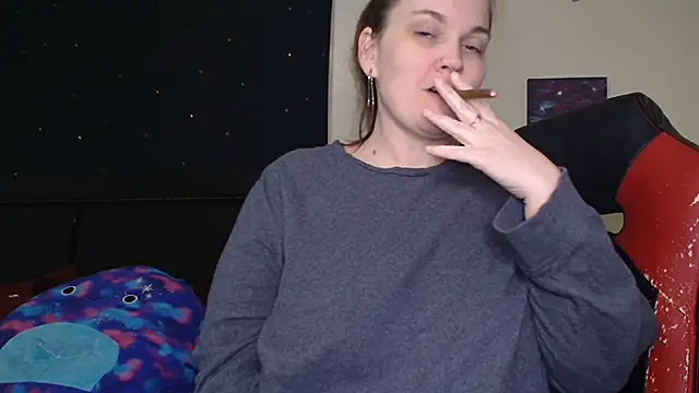 Snapshot of ToxicLilly chatting on October 12, 7:43 am ToxicLilly online show from October 12, 7:43 am
