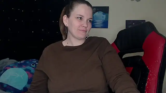 Snapshot of ToxicLilly chatting on February 9, 8:21 am ToxicLilly online show from February 9, 8:21 am