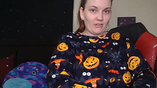 Snapshot of ToxicLilly chatting on October 16, 7:49 am ToxicLilly online show from October 16, 7:49 am