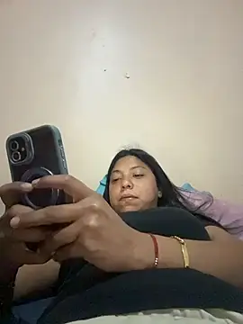 Leylafourniert online show from March 26, 2:59 pm