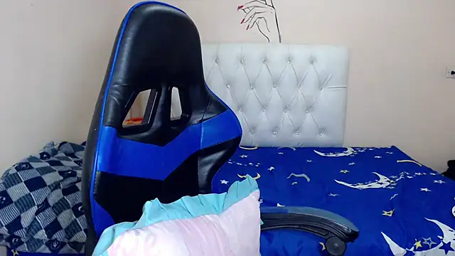 Leylafourniert online show from March 19, 7:14 pm