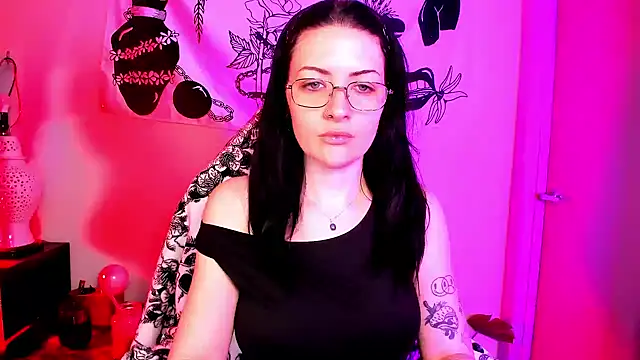 MelroseStrip online show from November 30, 7:25 pm