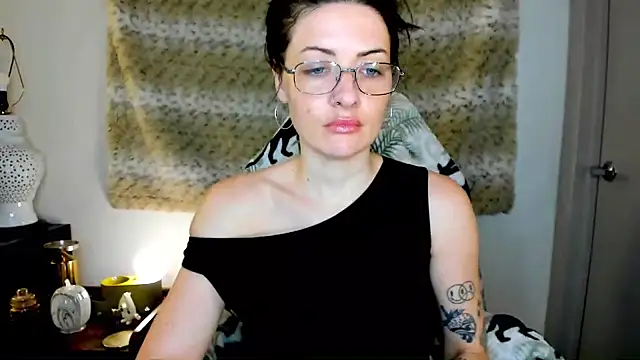 MelroseStrip online show from September 21, 7:52 pm