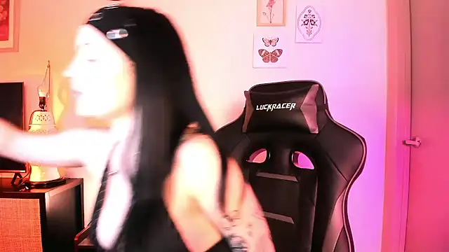 MelroseStrip online show from April 3, 8:15 pm