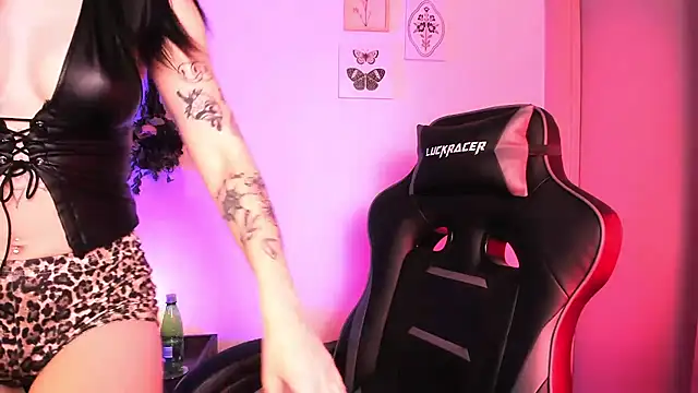 MelroseStrip online show from March 5, 10:16 pm