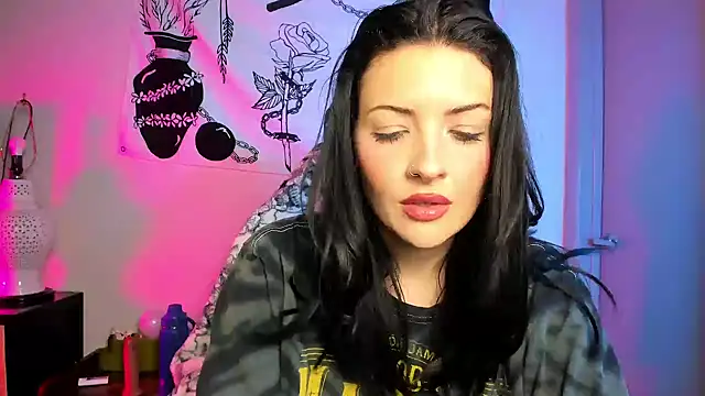 Snapshot of MelroseStrip chatting on December 20, 9:28 pm MelroseStrip online show from December 20, 9:28 pm