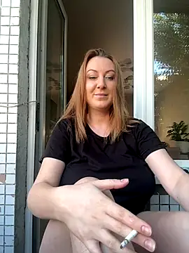 Snapshot of Mira_Xo_ chatting on September 25, 7:03 am Mira Xo online show from September 25, 7:03 am