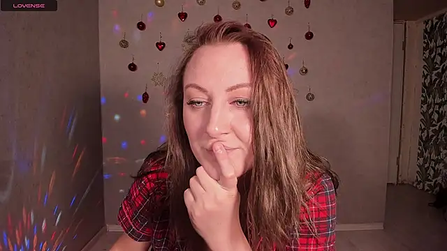 Snapshot of Mira_Xo_ chatting on December 3, 9:28 am Mira Xo online show from December 3, 9:28 am