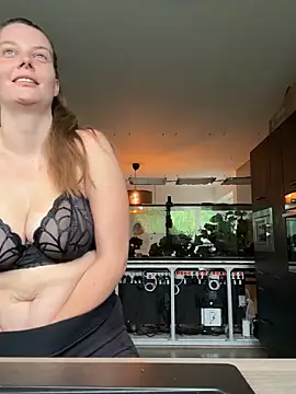 Snapshot of newMichelle chatting on September 22, 6:19 am newMichelle online show from September 22, 6:19 am