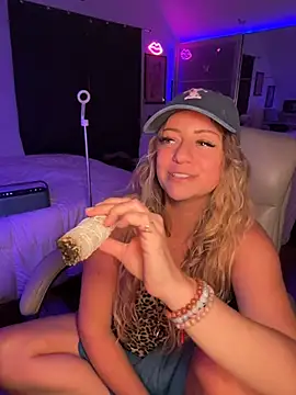 Snapshot of sage_love chatting on June 22, 3:25 am sage love online show from June 22, 3:25 am