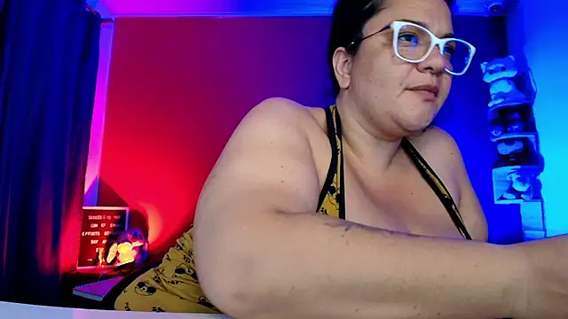 lulubigtitts1 online show from March 20, 3:51 am
