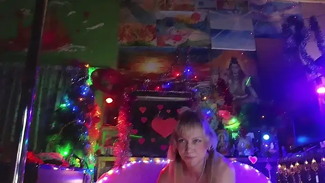 Snapshot of Alexa_Cosmic chatting on February 3, 10:11 pm Alexa Cosmic online show from February 3, 10:11 pm