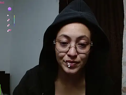 Snapshot of Olivia_Bright chatting on June 19, 1:55 am Olivia Bright online show from June 19, 1:55 am