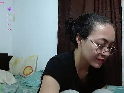 Snapshot of Olivia_Bright chatting on June 4, 10:14 pm Olivia Bright online show from June 4, 10:14 pm