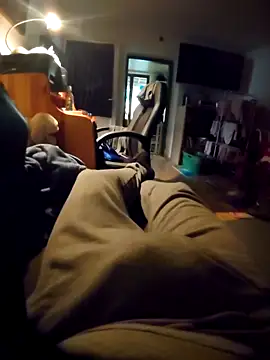 Snapshot of anonymus9006 chatting on February 27, 3:34 pm anonymus9006 online show from February 27, 3:34 pm