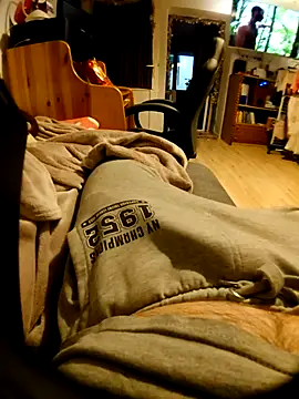 Snapshot of anonymus9006 chatting on December 18, 2:32 pm anonymus9006 online show from December 18, 2:32 pm