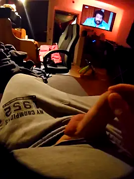 Snapshot of anonymus9006 chatting on November 12, 6:01 pm anonymus9006 online show from November 12, 6:01 pm