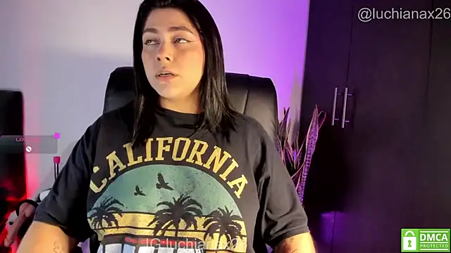 lucy26  online show from April 10, 2:40 am