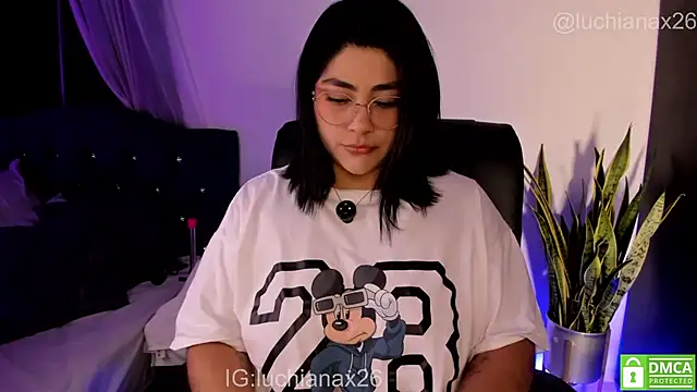 lucy26  online show from June 4, 3:33 am