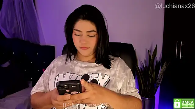 lucy26  online show from June 5, 3:22 am