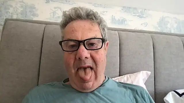 Snapshot of Oldpistolpete chatting on April 21, 7:26 am Oldpistolpete online show from April 21, 7:26 am