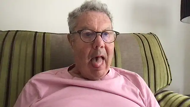 Snapshot of Oldpistolpete chatting on July 4, 11:27 am Oldpistolpete online show from July 4, 11:27 am
