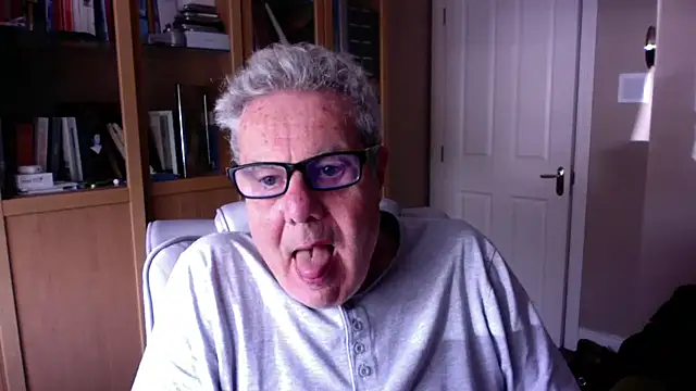 Snapshot of Oldpistolpete chatting on April 26, 10:34 am Oldpistolpete online show from April 26, 10:34 am