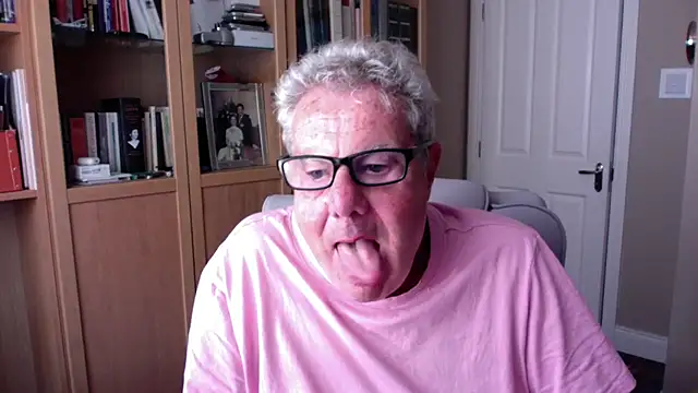 Snapshot of Oldpistolpete chatting on July 11, 7:03 pm Oldpistolpete online show from July 11, 7:03 pm