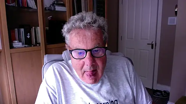 Snapshot of Oldpistolpete chatting on July 21, 9:10 am Oldpistolpete online show from July 21, 9:10 am