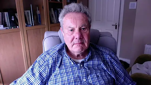Snapshot of Oldpistolpete chatting on April 22, 3:19 pm Oldpistolpete online show from April 22, 3:19 pm