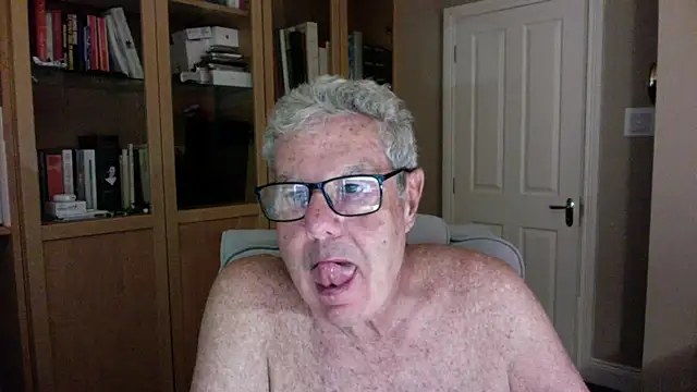 Snapshot of Oldpistolpete chatting on July 16, 9:23 pm Oldpistolpete online show from July 16, 9:23 pm