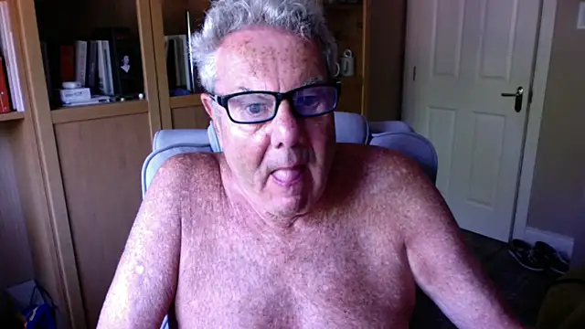 Snapshot of Oldpistolpete chatting on May 28, 9:06 am Oldpistolpete online show from May 28, 9:06 am