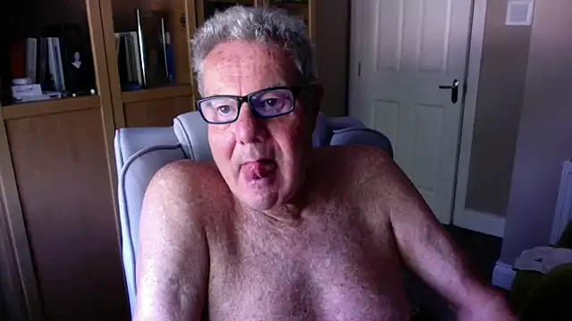 Snapshot of Oldpistolpete chatting on July 6, 8:54 am Oldpistolpete online show from July 6, 8:54 am