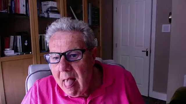 Snapshot of Oldpistolpete chatting on May 11, 12:50 pm Oldpistolpete online show from May 11, 12:50 pm