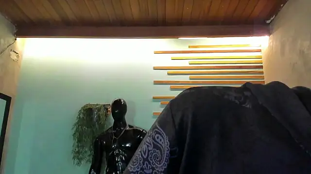Snapshot of 2tommy_greg chatting on January 23, 7:18 pm 2tommy greg online show from January 23, 7:18 pm