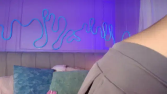 Sofly s online show from April 18, 9:33 am