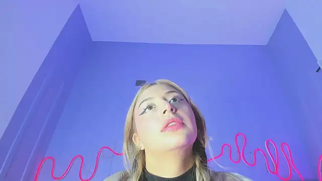 Snapshot of Sofly_s chatting on March 3, 11:50 am Sofly s online show from March 3, 11:50 am